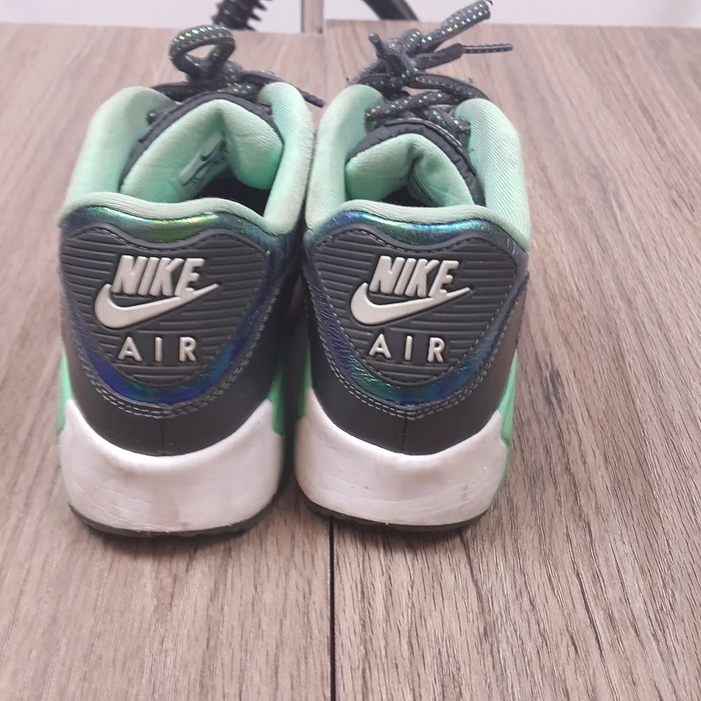 Nike Air Gray and Mint Athletic‎ shoes sz 4Y